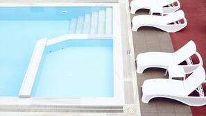 Piscine extérieure (ouverte en saison)