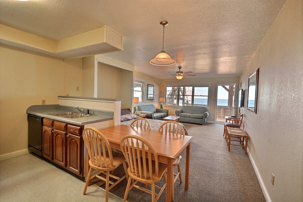 Lighthouse View Oceanfront Lodging, Buxton 82 Room Prices & Reviews