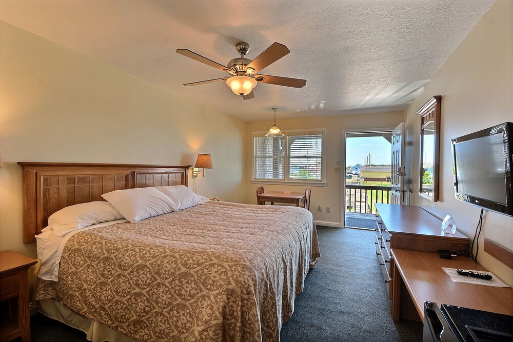 Lighthouse View Oceanfront Lodging in Buxton Best Rates & Deals on Orbitz