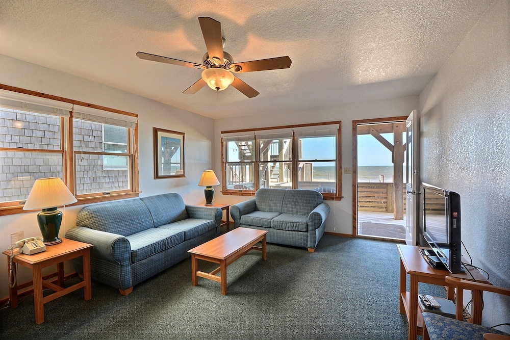 Lighthouse View Oceanfront Lodging, Buxton 82 Room Prices & Reviews