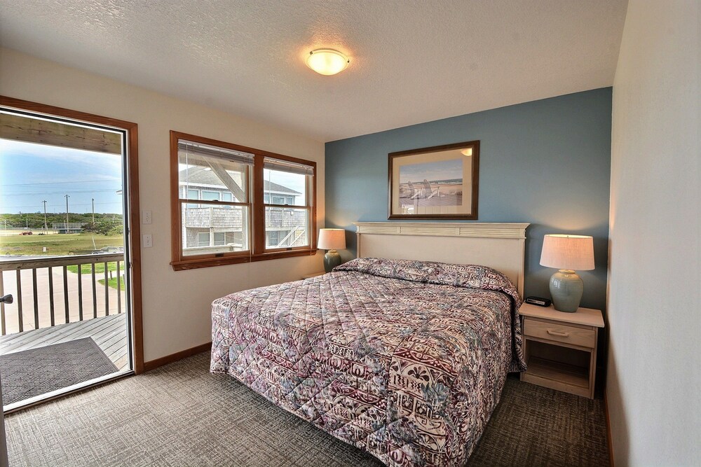 Lighthouse View Oceanfront Lodging, Buxton 82 Room Prices & Reviews