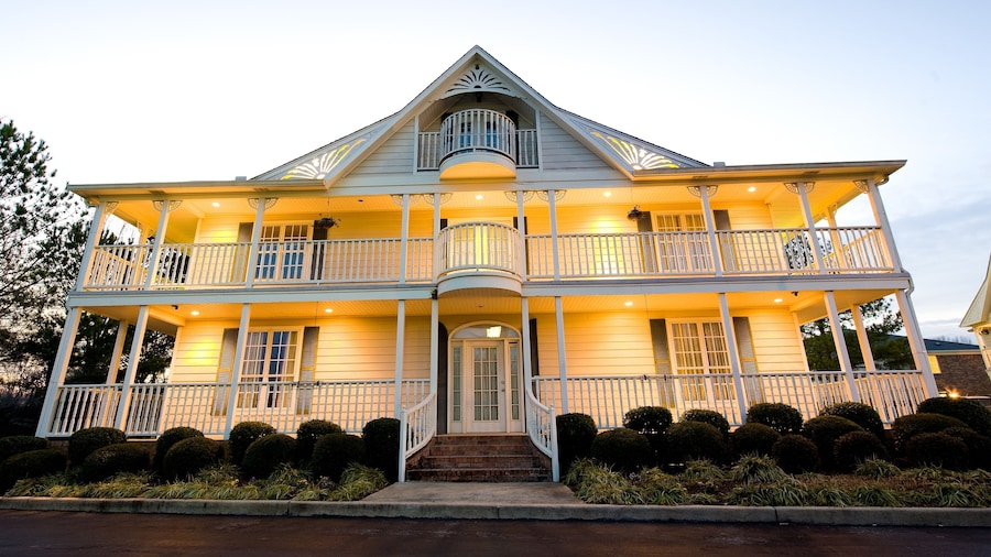 Plantation Oaks Suites & Inn