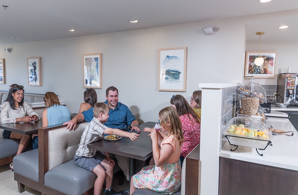 Room Deals for Rockland Harbor Hotel, Rockland starting at Hotwire