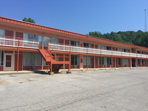 Great Place to stay Daniel Boone Motor Inn near Pikeville 