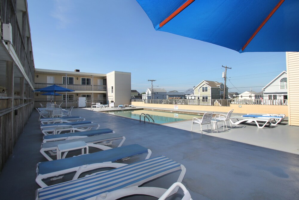 Atlantic Oceanfront Motel at Wells Beach, Maine, Wells 171 Room