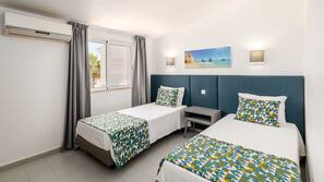 2 bedrooms, in-room safe, iron/ironing board, free WiFi