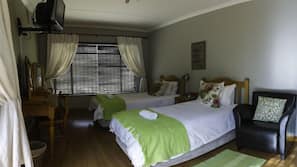 1 bedroom, premium bedding, desk, free cots/infant beds