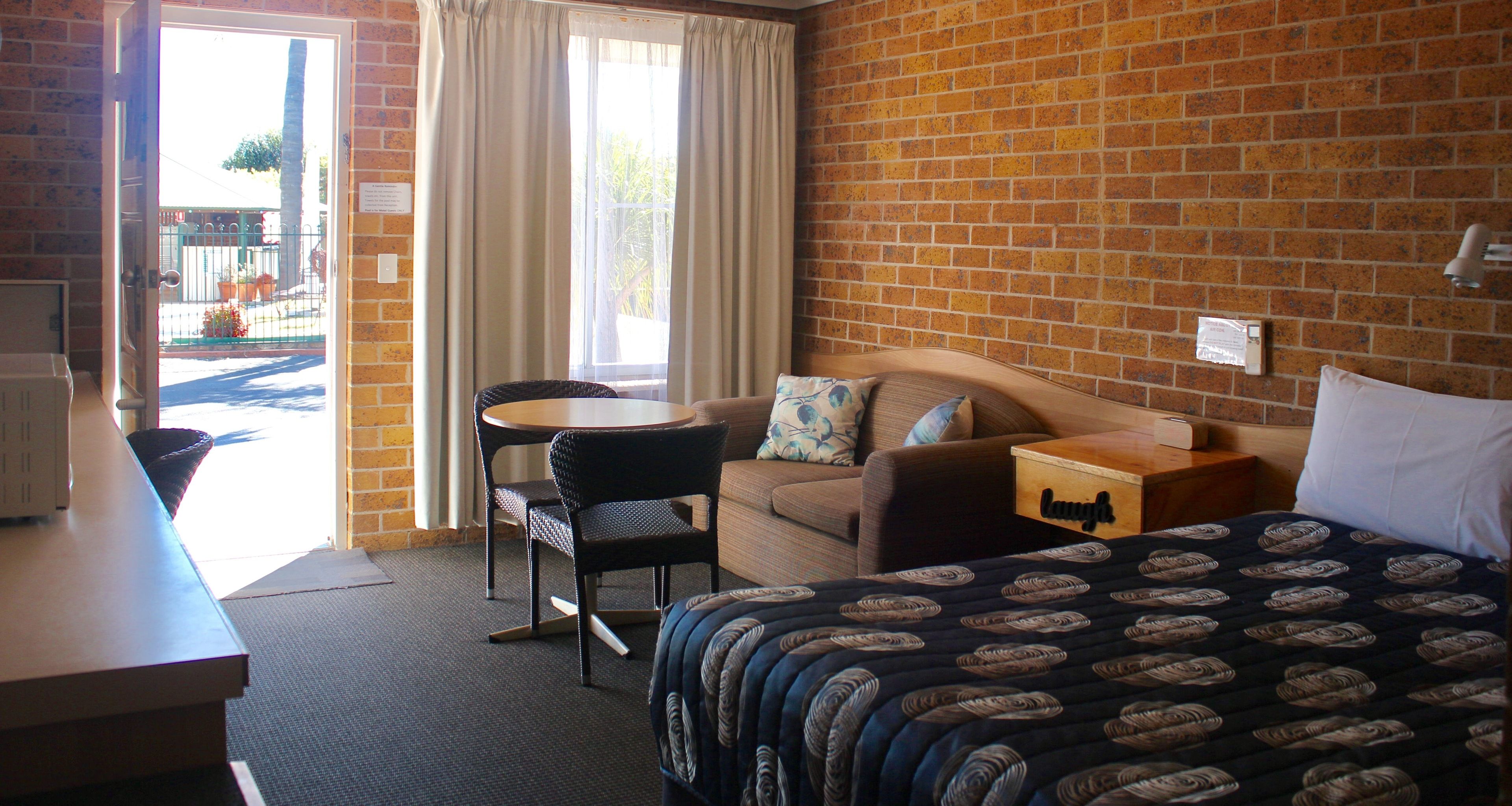 Town & Country Motor Inn