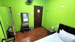 Fat Rhino Hostel 2019 𝗗𝗲𝗮𝗹𝘀 𝗣𝗿𝗼𝗺𝗼𝘁𝗶𝗼𝗻𝘀 - 