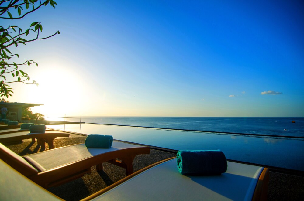 Surin Beach Resort 2018 Pictures Reviews Prices Deals Expedia Ca Featured Image