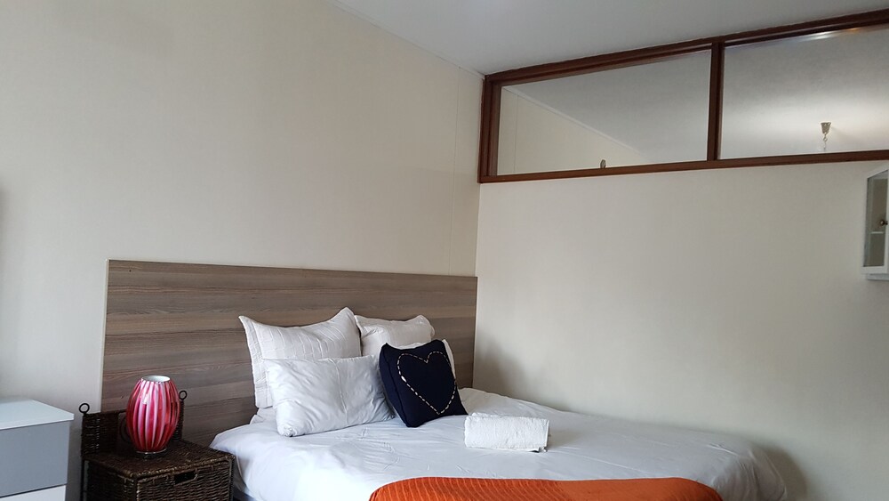 Lolos Elegant Three Bedroom Apartment In Harare Cheap