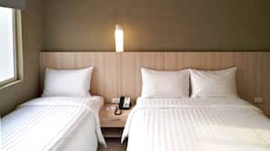 In-room safe, desk, free WiFi