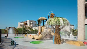 3 outdoor pools, pool umbrellas, sun loungers