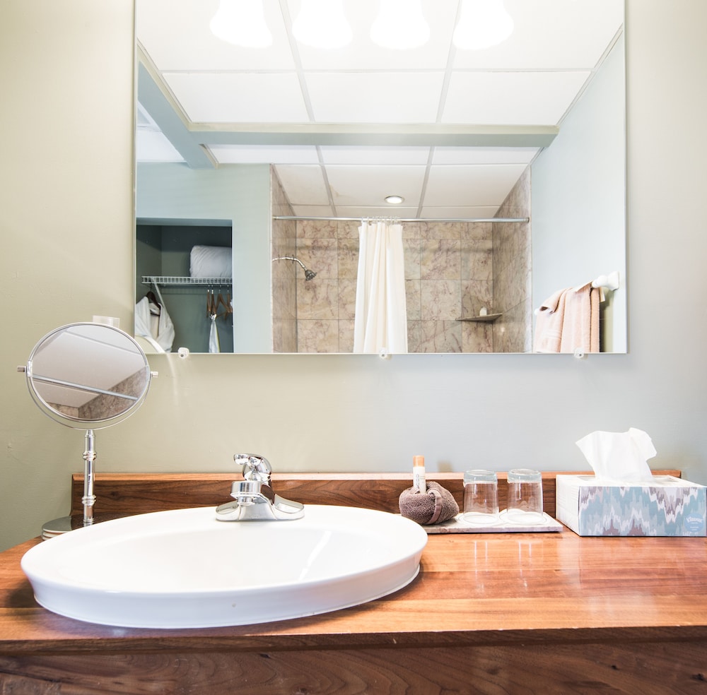 The Black Hawk Hotel in Cedar Falls Best Rates & Deals on Orbitz