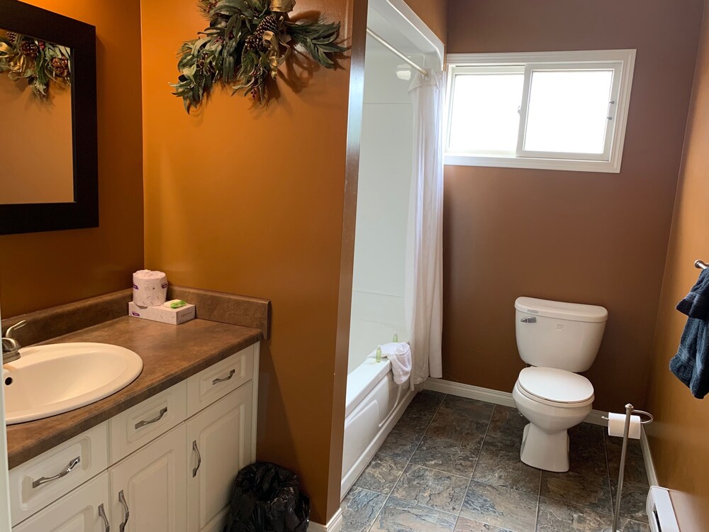 Dauphin Inn Express, Dauphin 62 Room Prices & Reviews Travelocity