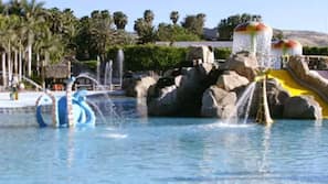 2 outdoor pools