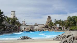 2 outdoor pools