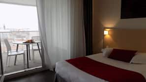 In-room safe, desk, soundproofing, free WiFi