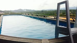 Kolam renang outdoor