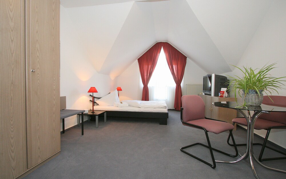 Residenz Hotel Giessen 2018 Room Prices From 89 Deals Reviews Hotel Front Featured Image Guestroom