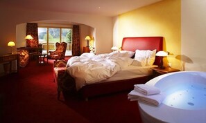 Junior Suite | In-room safe, free WiFi, bed sheets