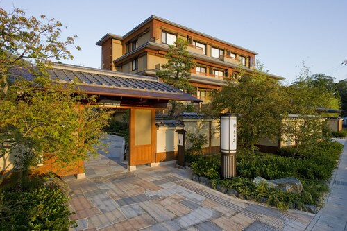 Top 10 Accommodation Near Arashiyama Bamboo Grove From Au 99 Wotif Kyoto Arashiyama Onsen Kadensho