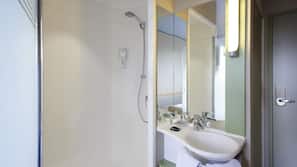 Shower, free toiletries