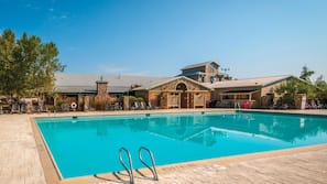 Seasonal outdoor pool, pool umbrellas, sun loungers