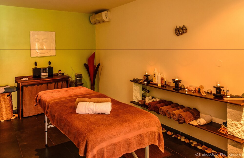 Treatment room, Swalibo Hotel