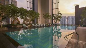 2 outdoor pools
