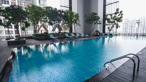 2 outdoor pools