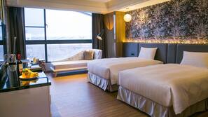 Premium bedding, down comforters, in-room safe, desk