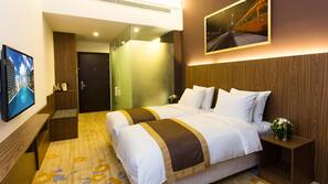 Free minibar, in-room safe, desk, free WiFi