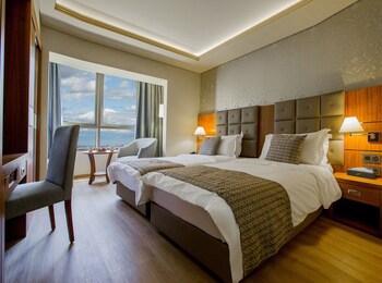 Hotel facing casino du liban