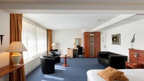 Luxe beddengoed, een kluis op de kamer, een bureau, gratis babybedden