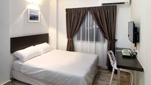 Premium bedding, desk, iron/ironing board, free WiFi