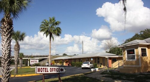 Great Place to stay Prince of Wales Motel near Lake Wales 