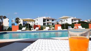 2 piscine all'aperto