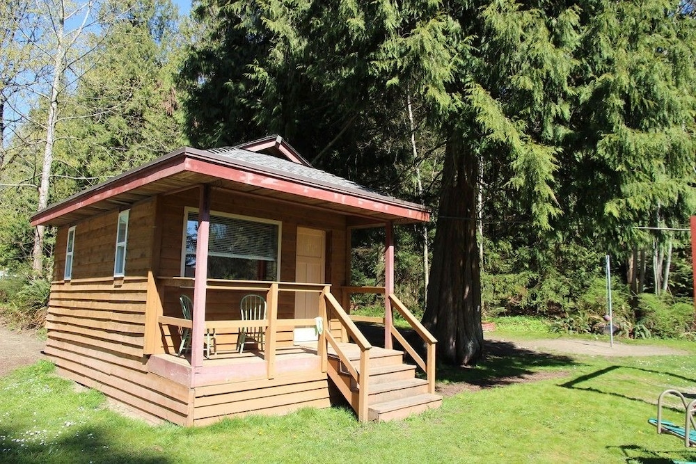 Cedar Grove Motel And Cabins In Nanaimo Hotel Rates Reviews On