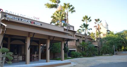 B Square Hotel
