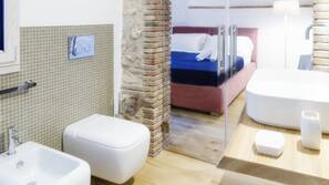 Minibar, una cassaforte in camera, una scrivania, insonorizzazione