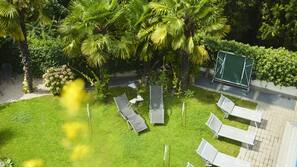 Piscina all'aperto, con ingresso dalle 8:00 alle 20:30, lettini