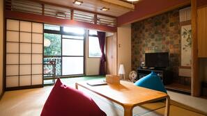 In-room safe, free WiFi, linens