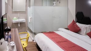 Desk, iron/ironing board, free WiFi