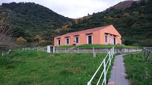 Una cassaforte in camera, una scrivania