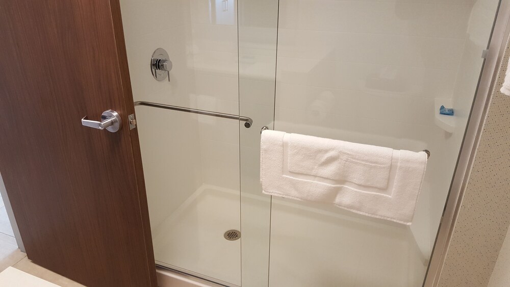 Holiday Inn Express & Suites Oswego, an IHG Hotel