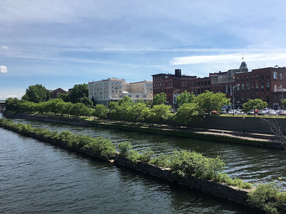 Holiday Inn Express & Suites Oswego, an IHG Hotel
