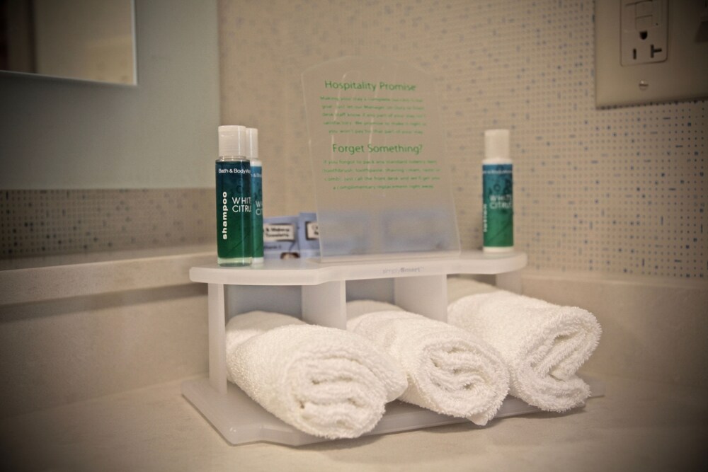 Holiday Inn Express & Suites Oswego, an IHG Hotel