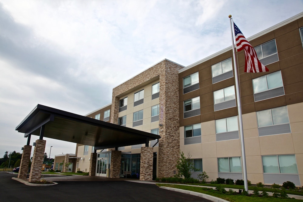 Holiday Inn Express & Suites Oswego, an IHG Hotel