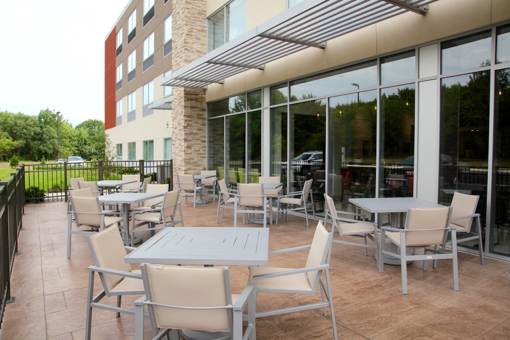 Holiday Inn Express & Suites Oswego, an IHG Hotel